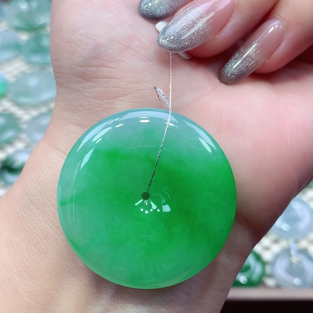 翡翠未镶嵌颈饰编号4。34*6mm