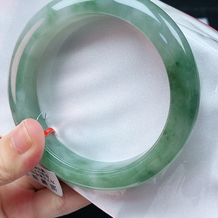 翡翠手镯未镶嵌57圈