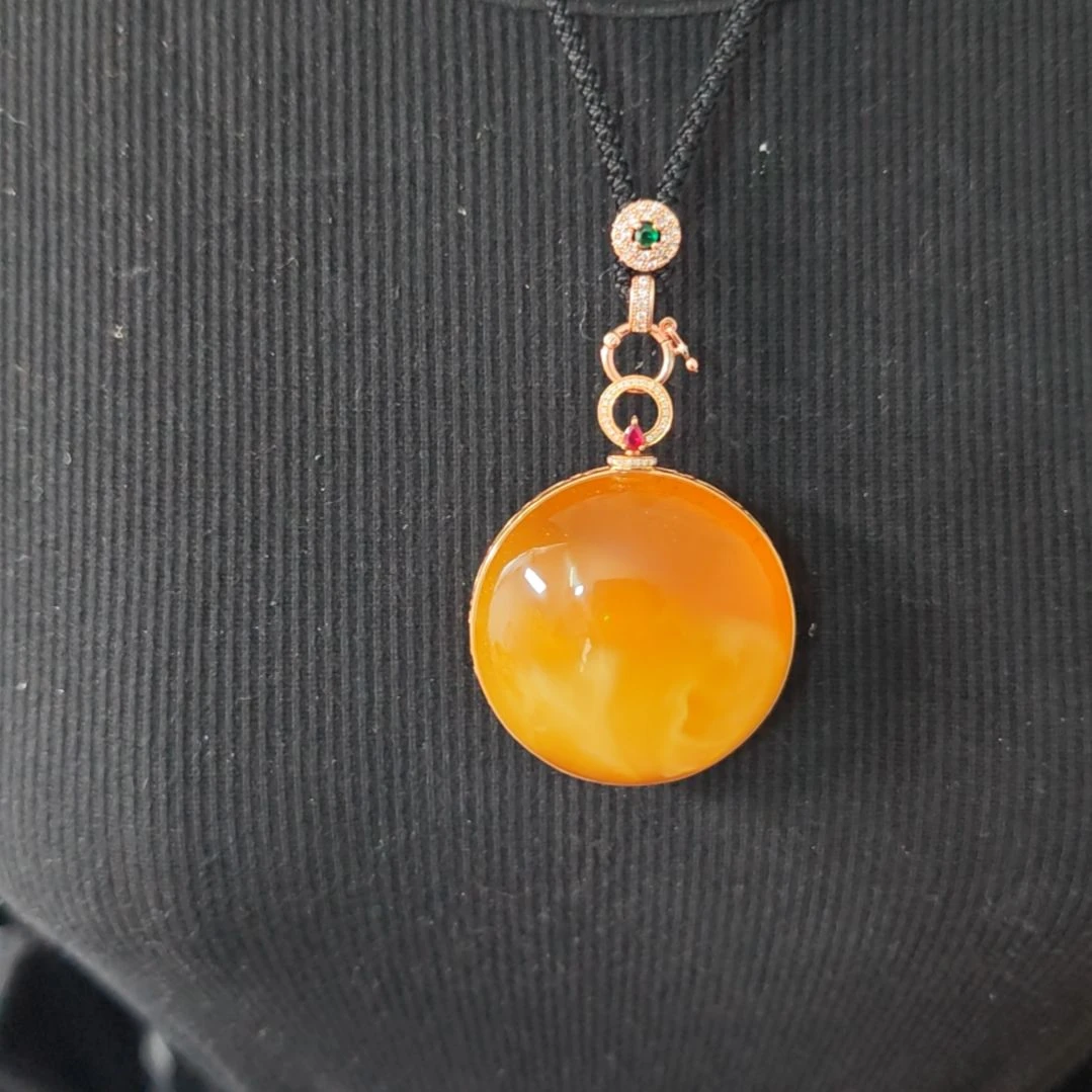 18K金镶嵌蜜蜡戒指