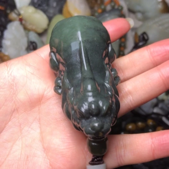 和田玉未镶嵌把件