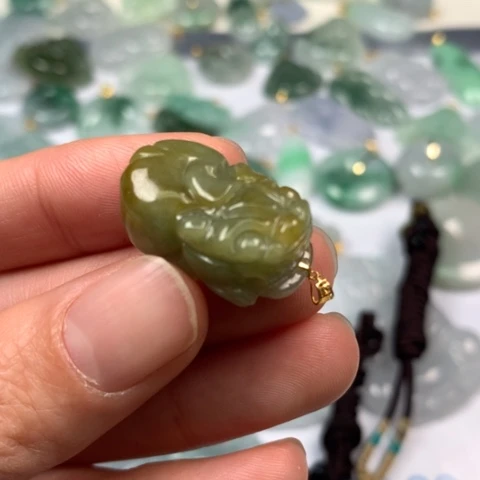 翡翠颈饰未镶嵌翡翠