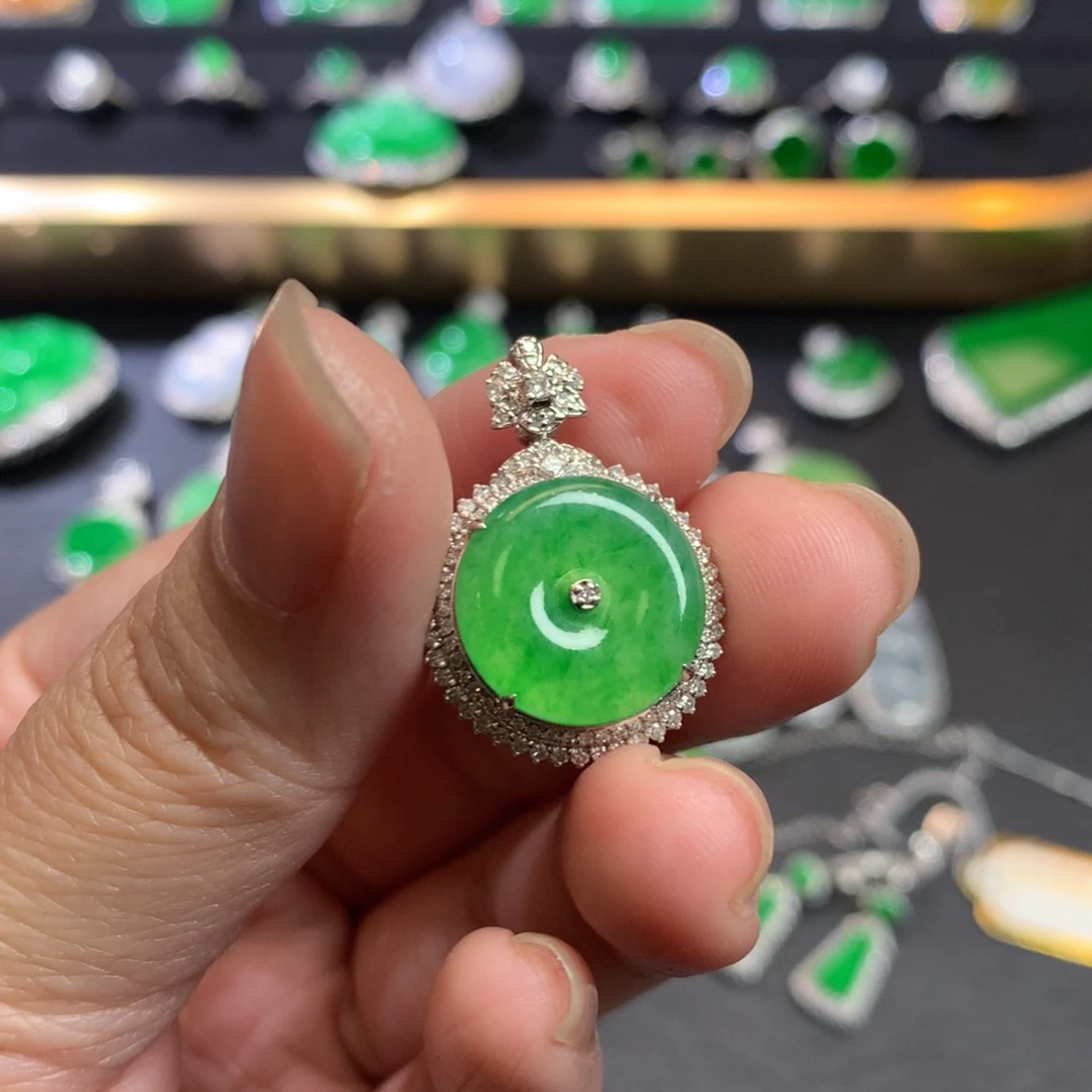 翡翠吊坠(不含链)18K金镶嵌