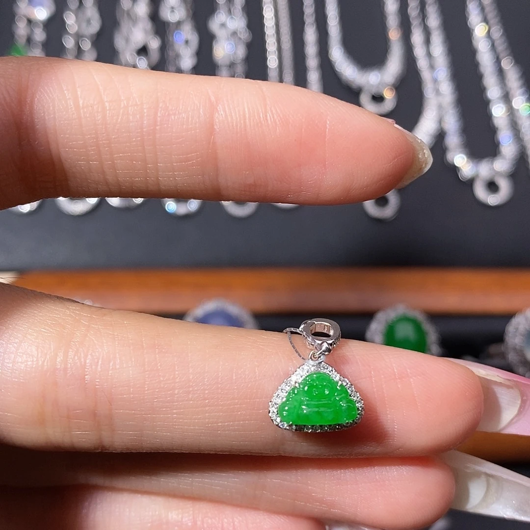 翡翠18K金镶嵌颈饰佛公