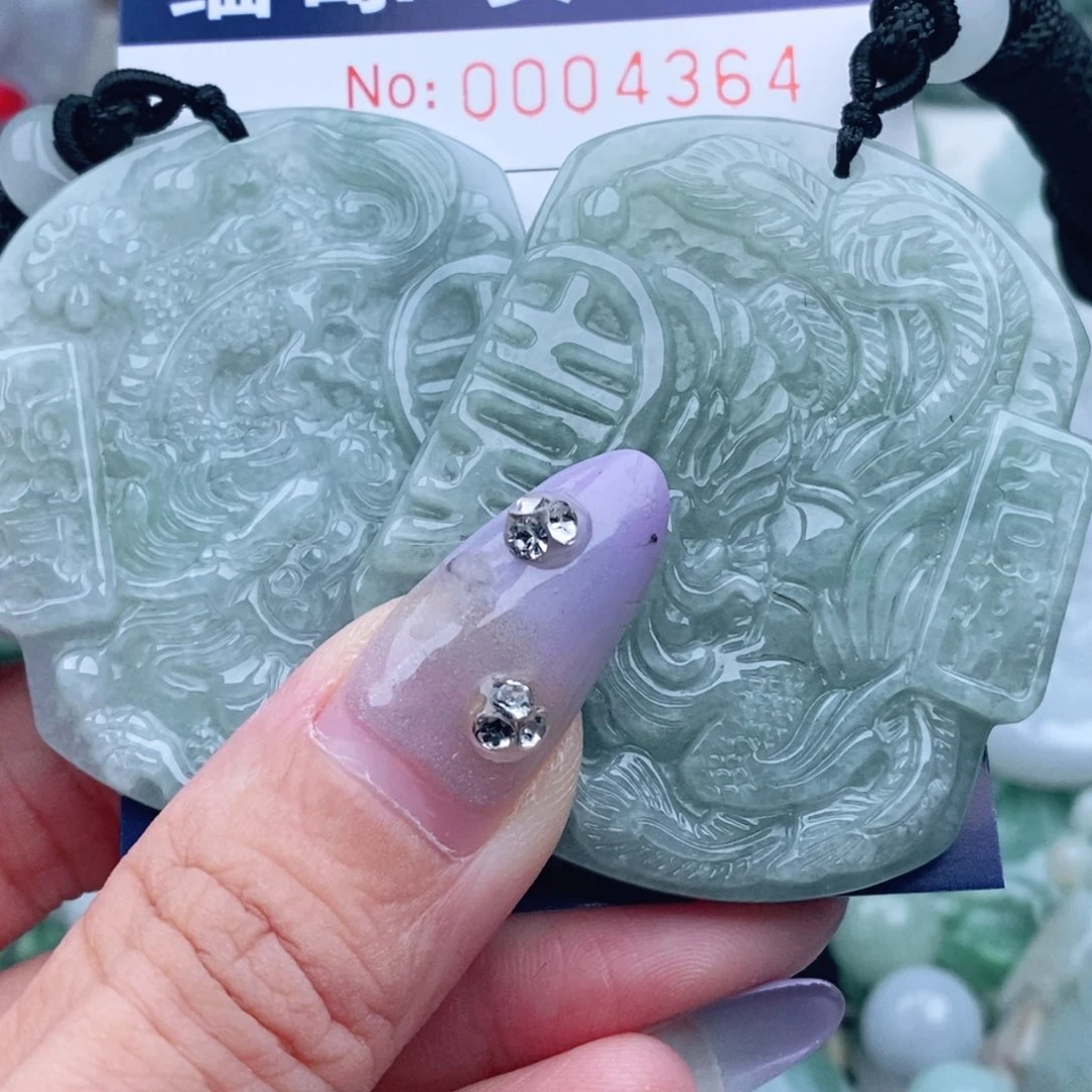 瓷***娃吊坠(不含链)未镶嵌翡翠