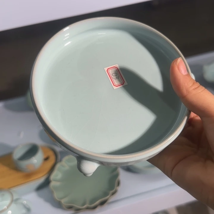 微瑕天青手工三足洗03