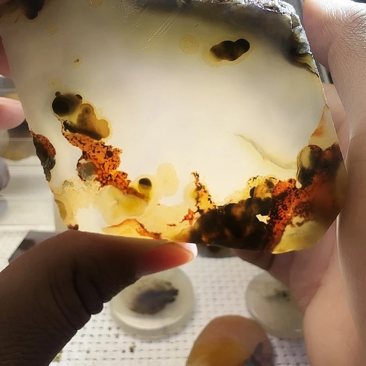 玛瑙/玉髓未镶嵌珠宝奇石