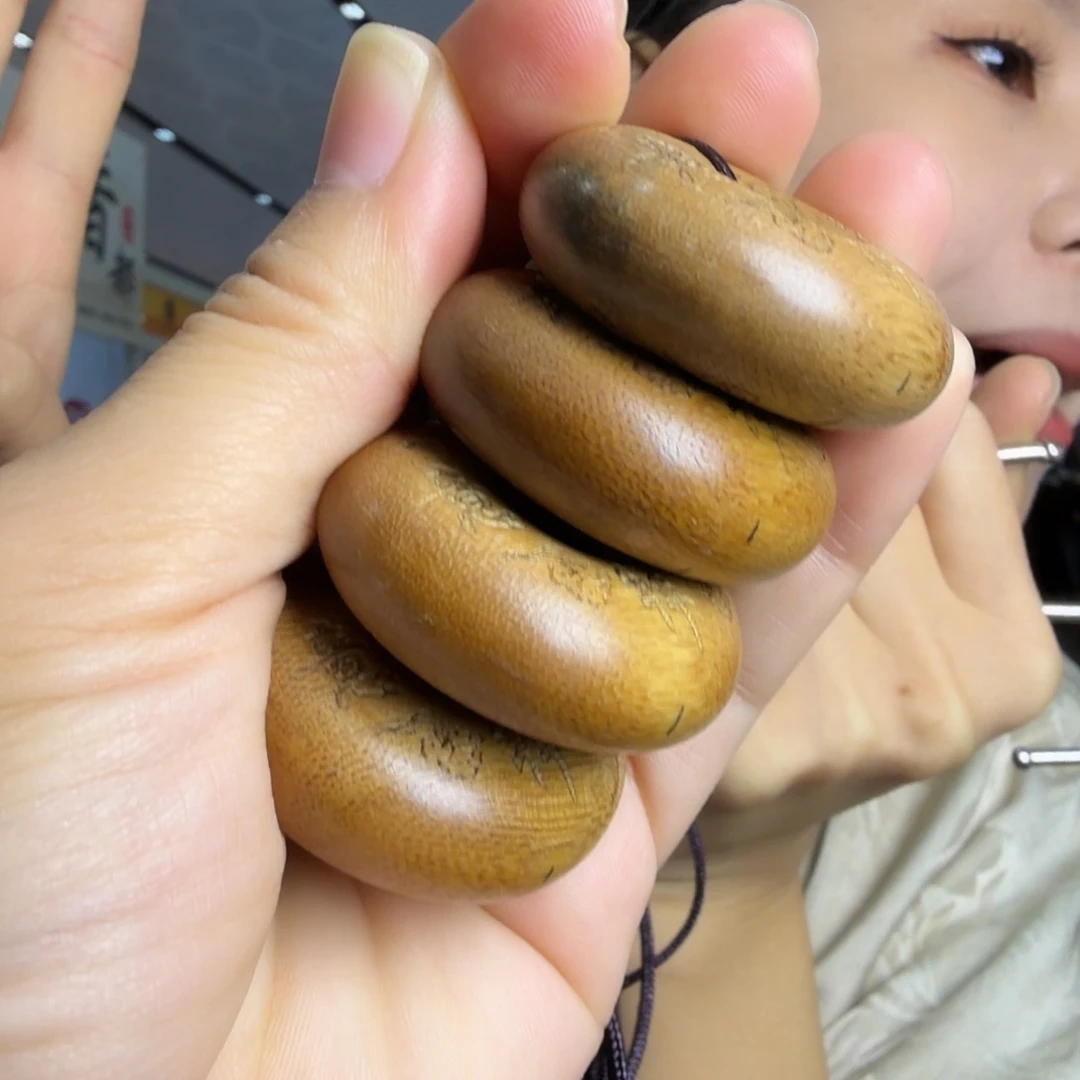 沉香沉香碎屑海南沉香黄油格多样性发其一