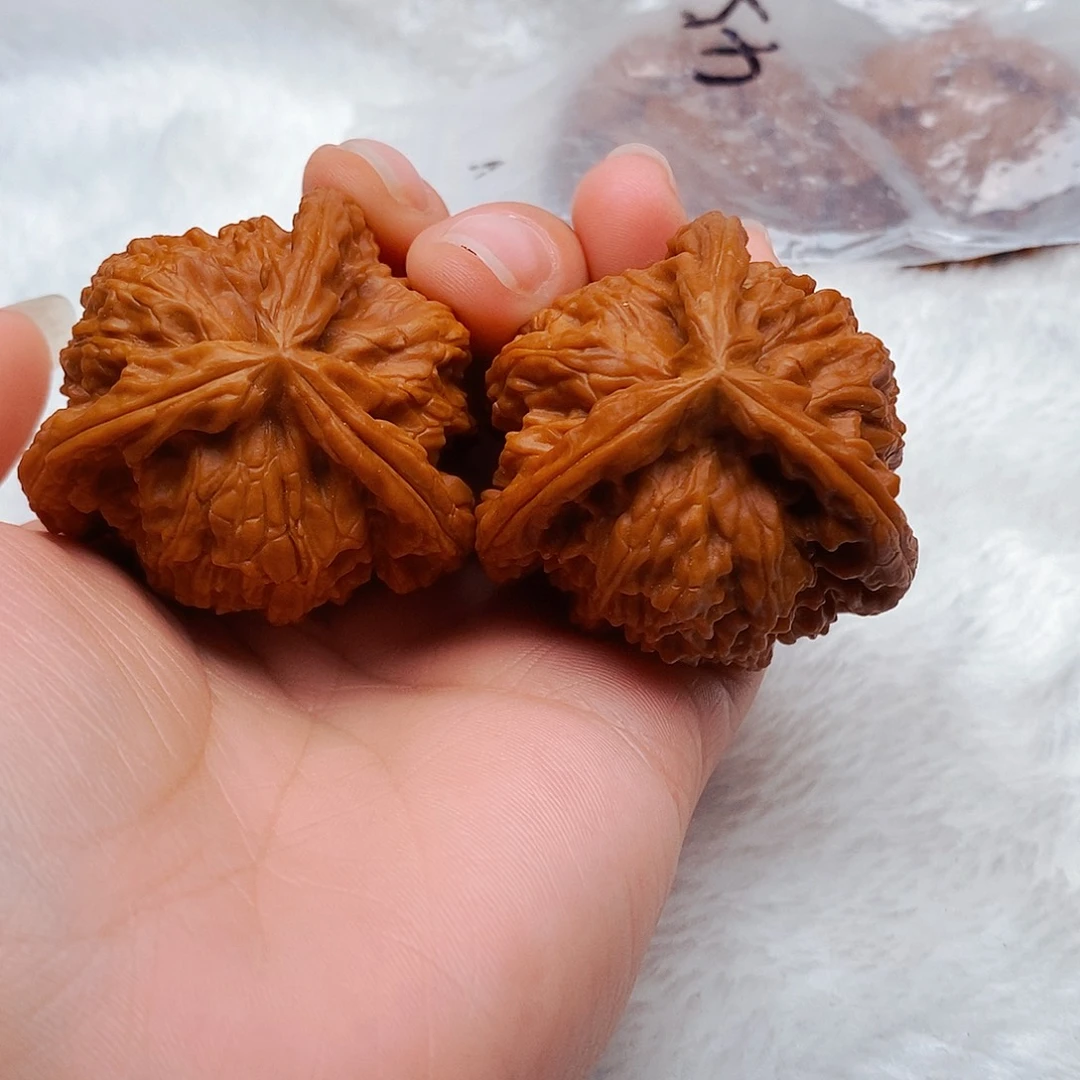 细***流文玩核桃吊坠三棱