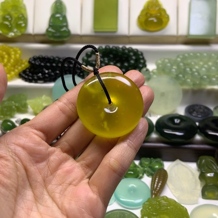 蛇纹石玉未镶嵌颈饰