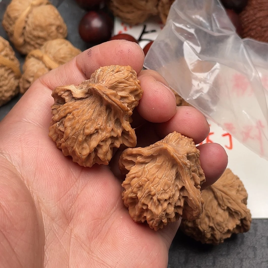 文玩核桃吊坠亮小鸟