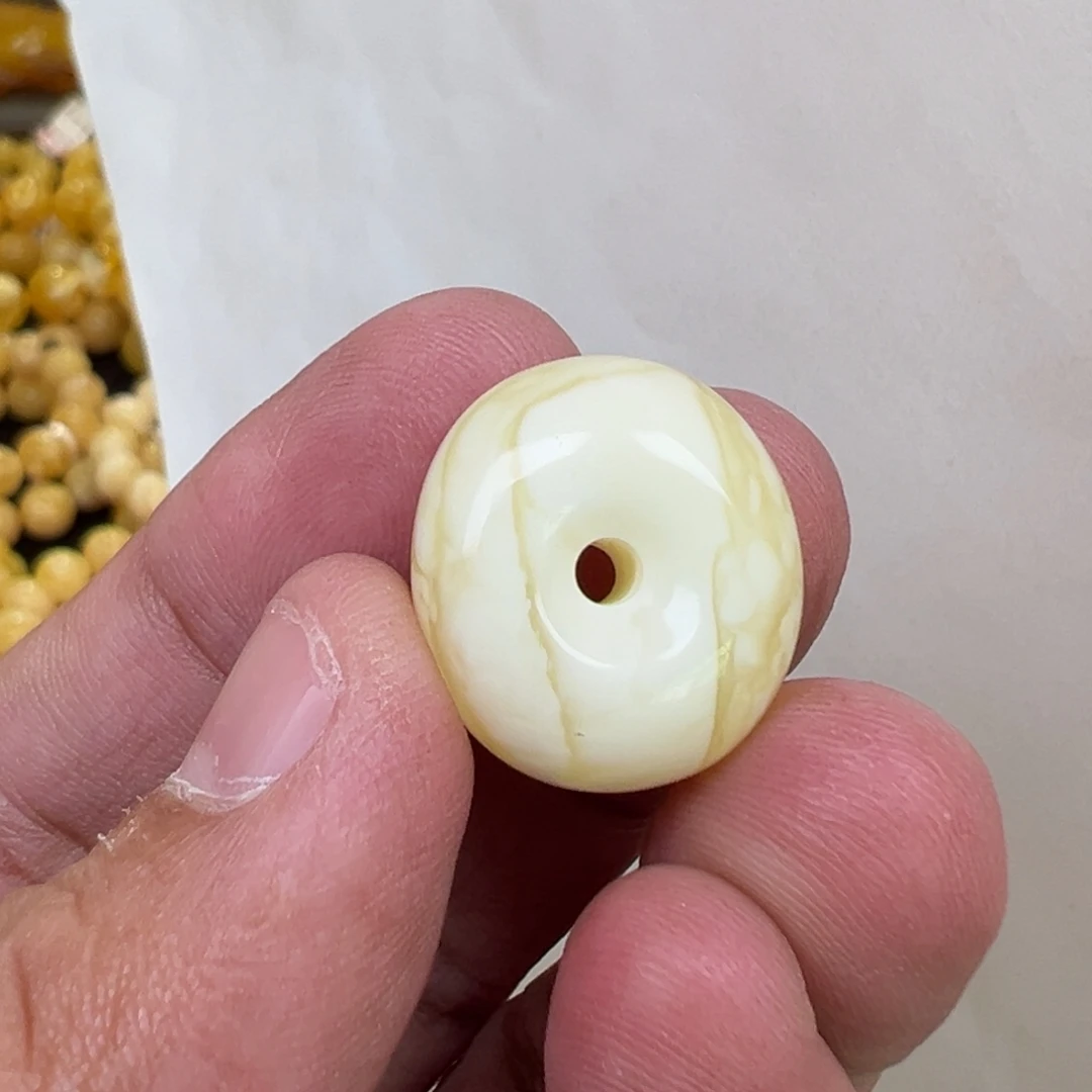 蜜蜡未镶嵌裸石2.97克