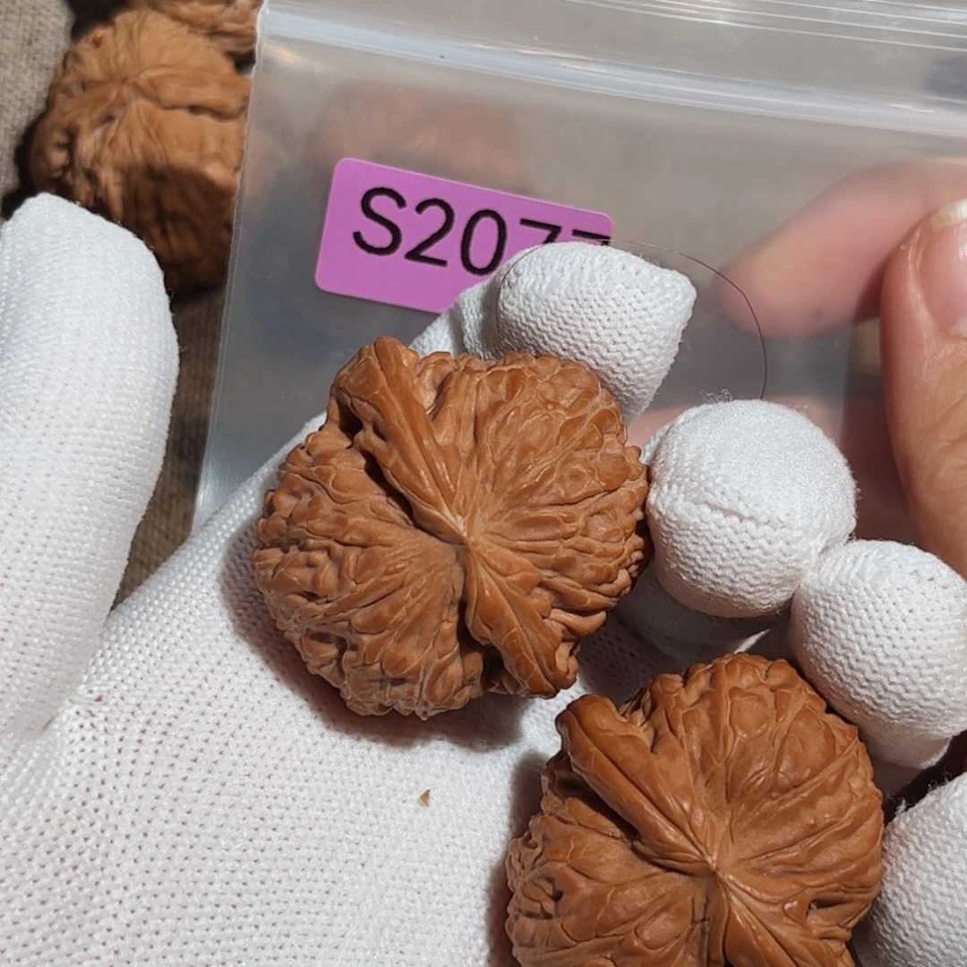 文玩核桃吊坠闷白