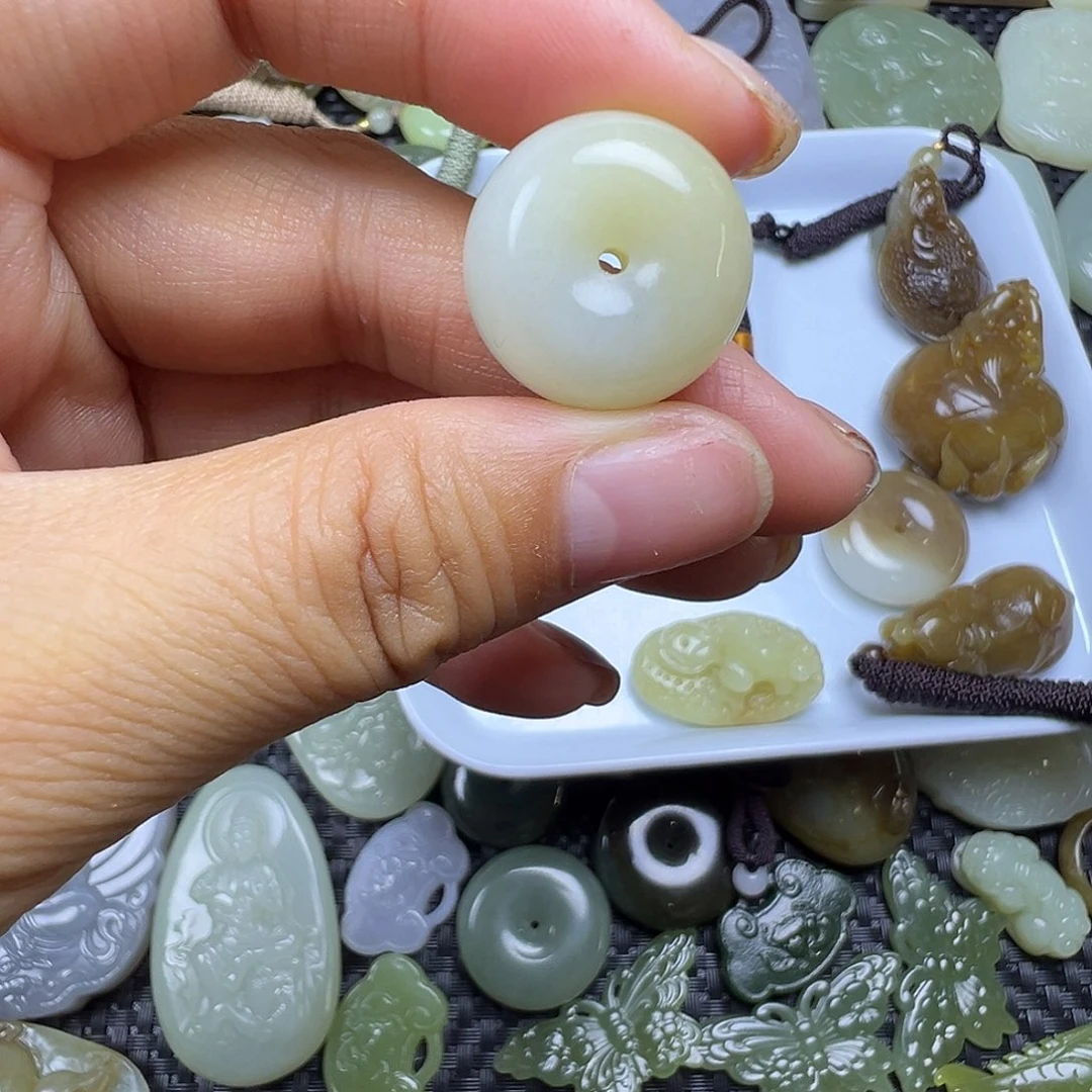 和田玉未镶嵌吊坠(赠链)俄料，卡20