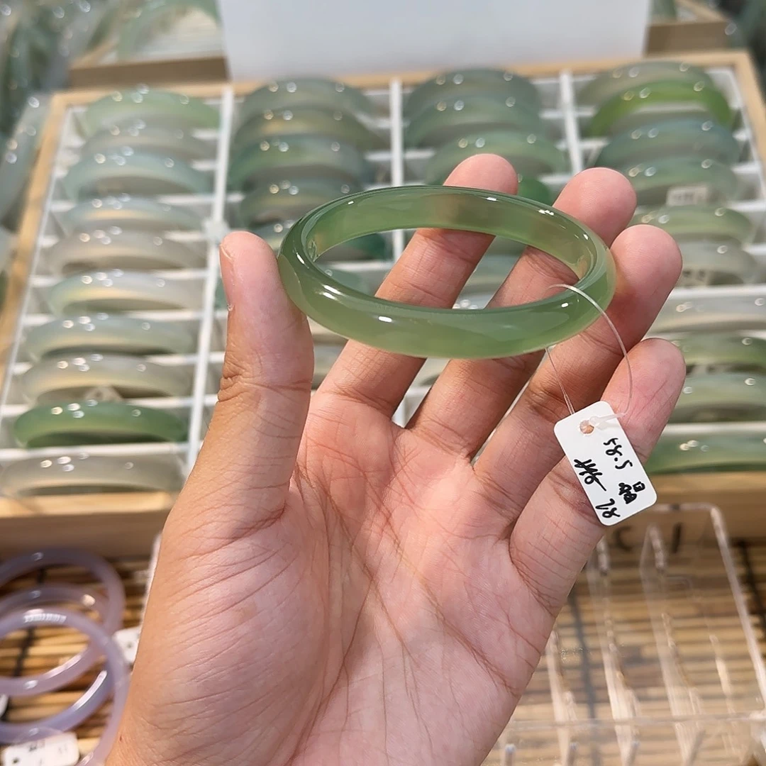 玛瑙/玉髓未镶嵌手镯圈口58.5