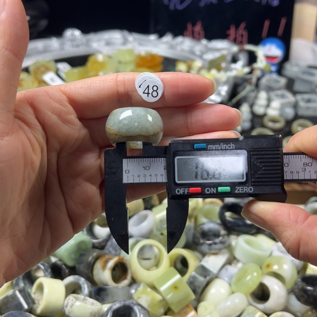 蛇纹石玉未镶嵌戒指