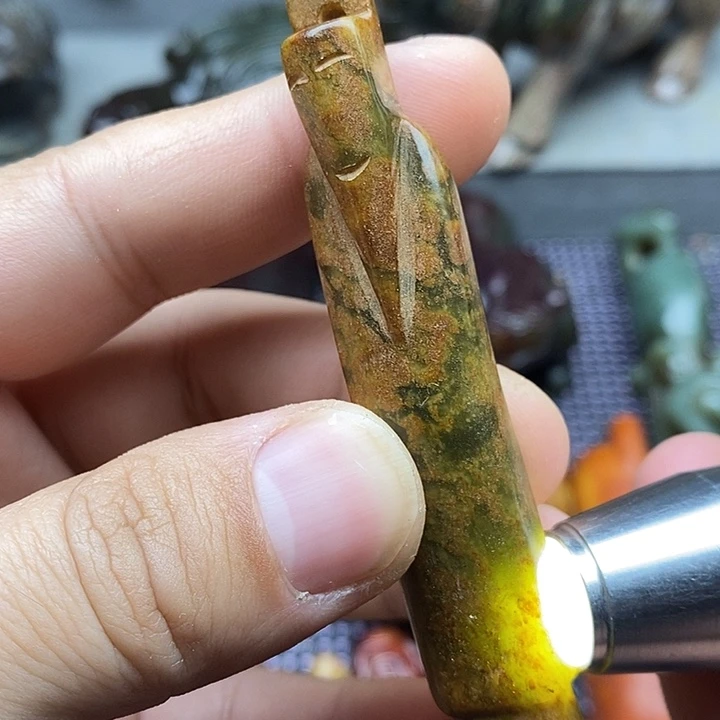 未镶嵌蛇纹石玉颈饰