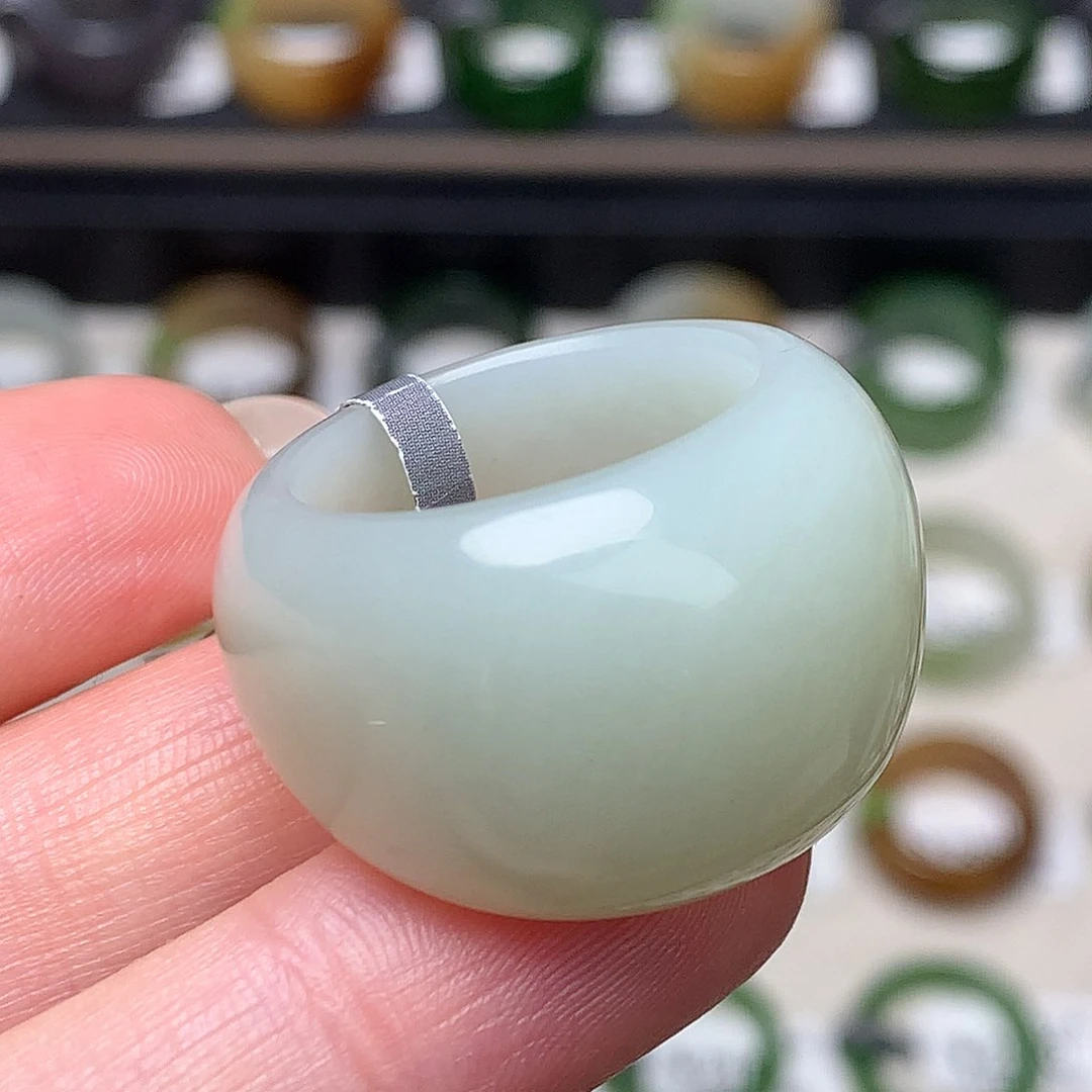 未镶嵌戒指和田玉