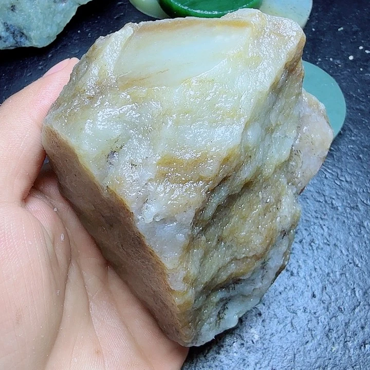 和田玉（糖玉）未镶嵌珠宝奇石