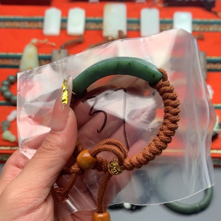 和田玉（糖玉）颈饰未镶嵌