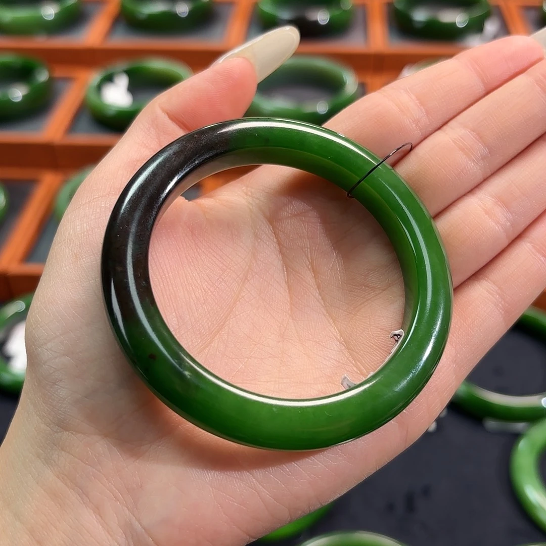 和田玉（碧玉）未镶嵌手镯红皮辣绿