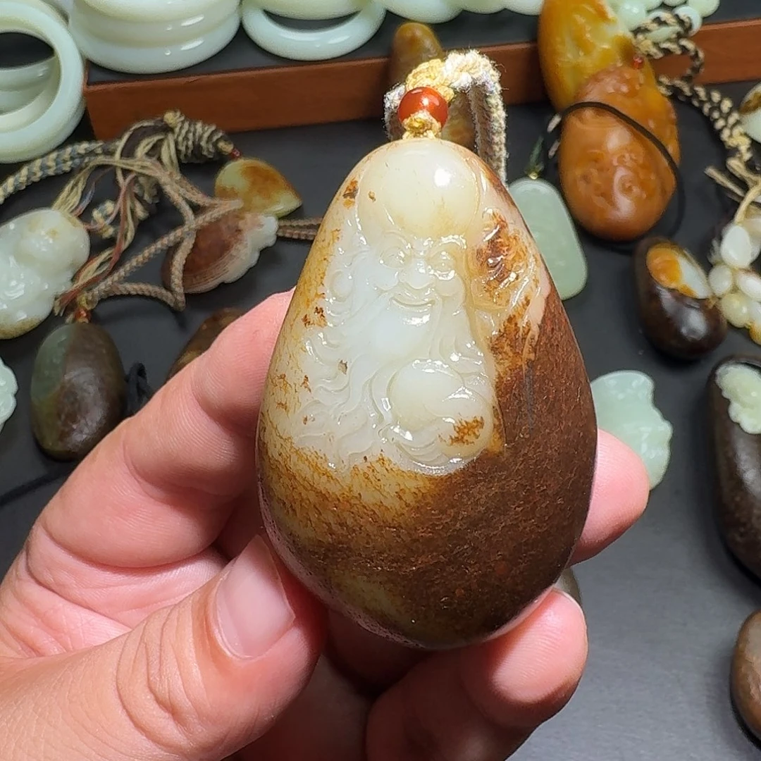 猪***仙和田玉未镶嵌颈饰
