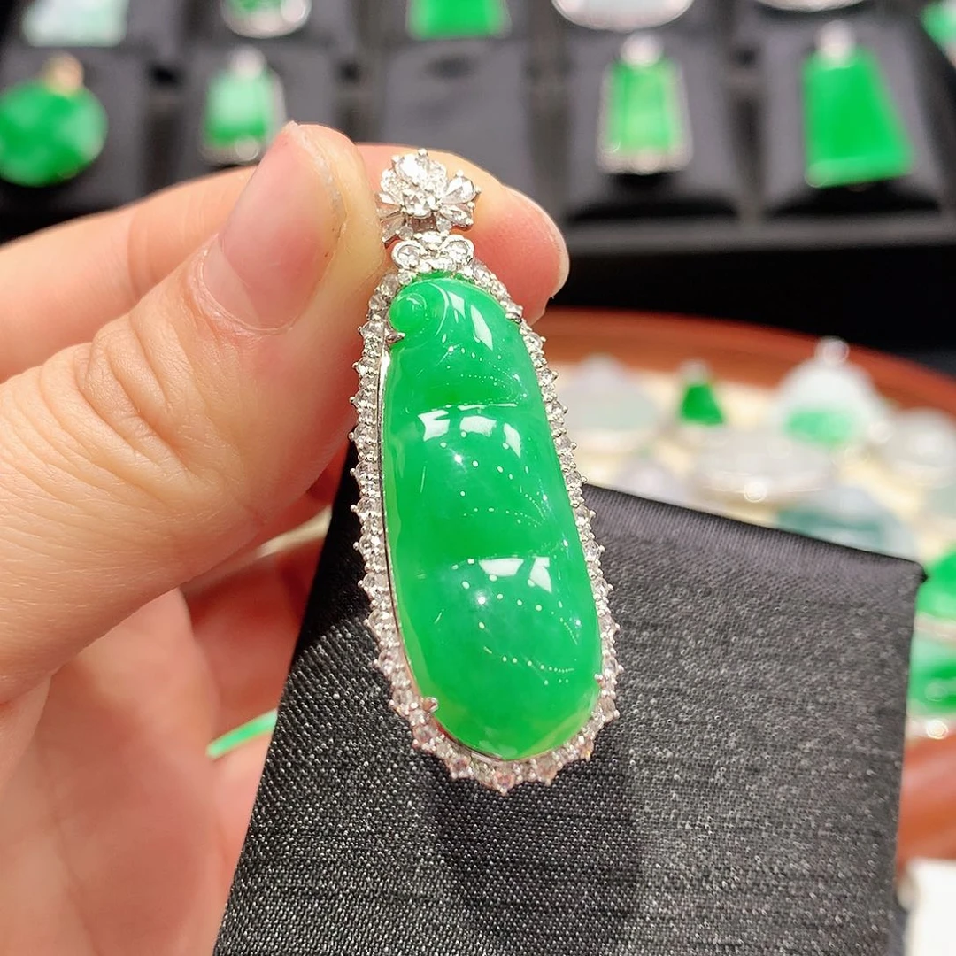 翡翠颈饰18K金镶嵌福豆