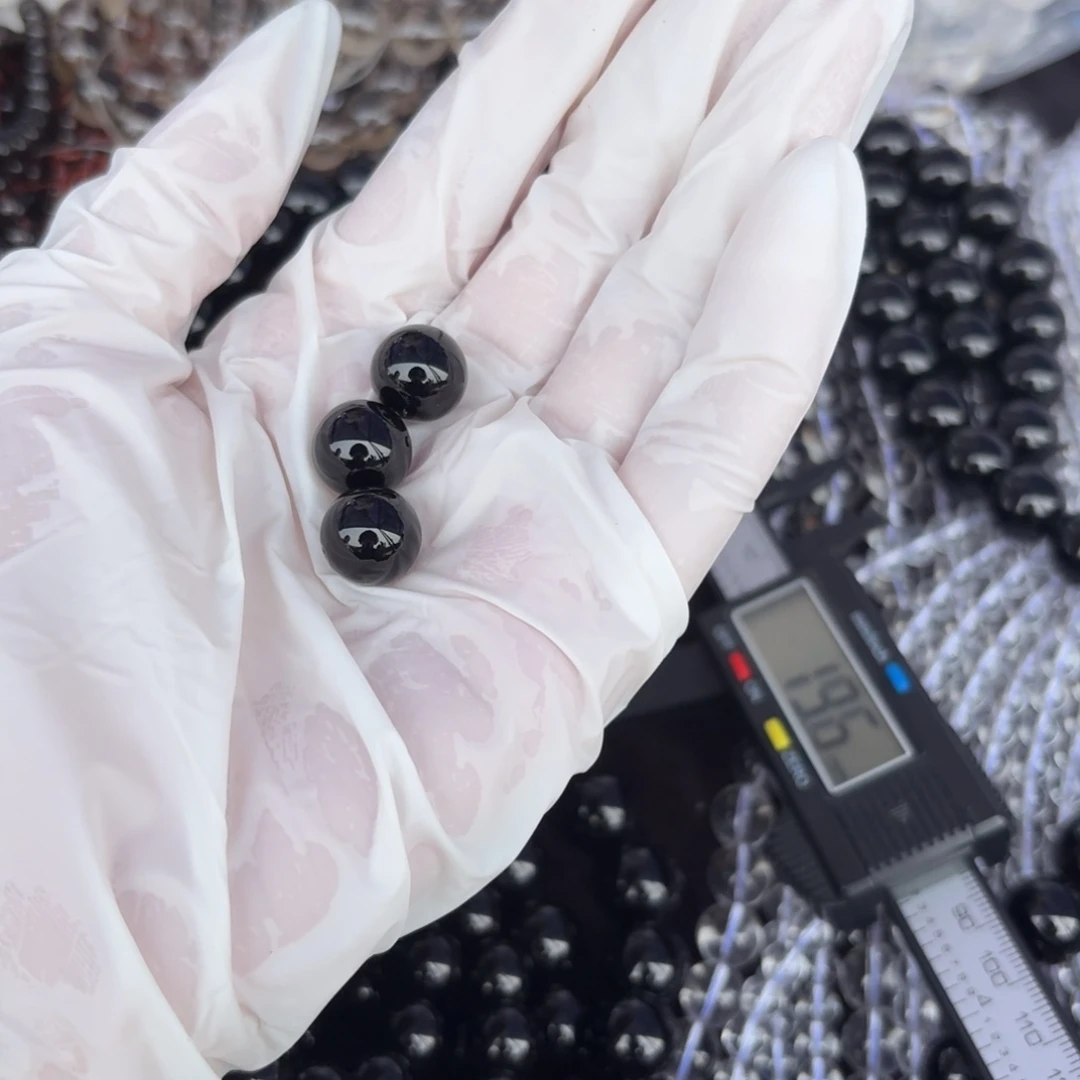 未镶嵌颈饰水晶墨**霞雕刻