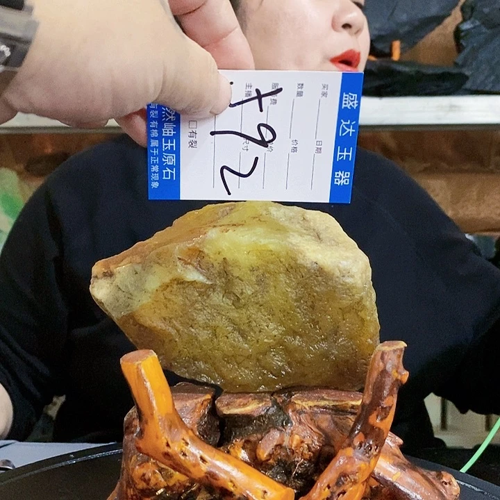 蛇纹石玉原石未镶嵌