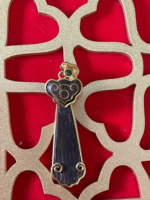 沉香吊坠18k金镶嵌设计如意  送链子