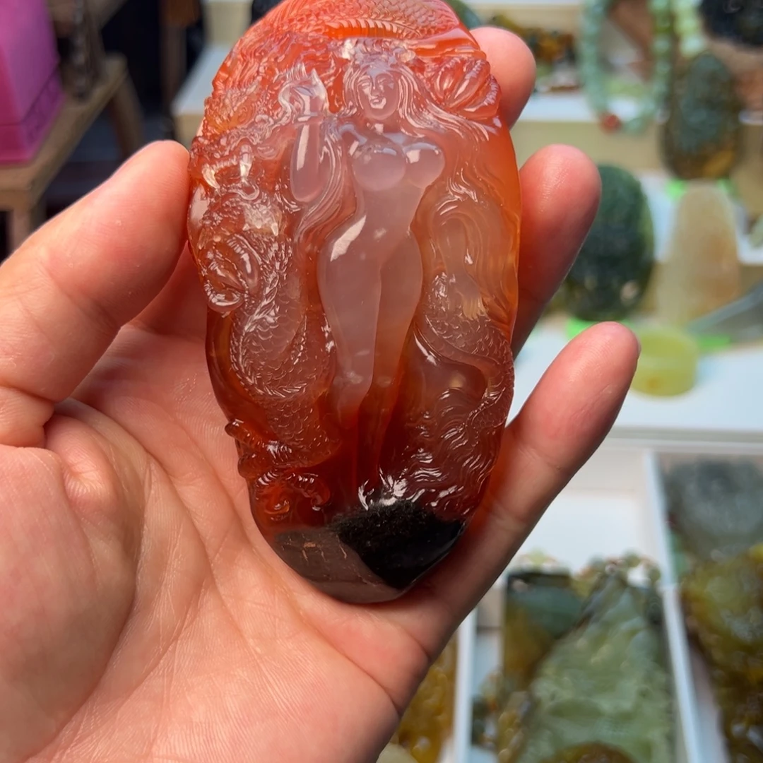 三***中蛇纹石玉未镶嵌颈饰