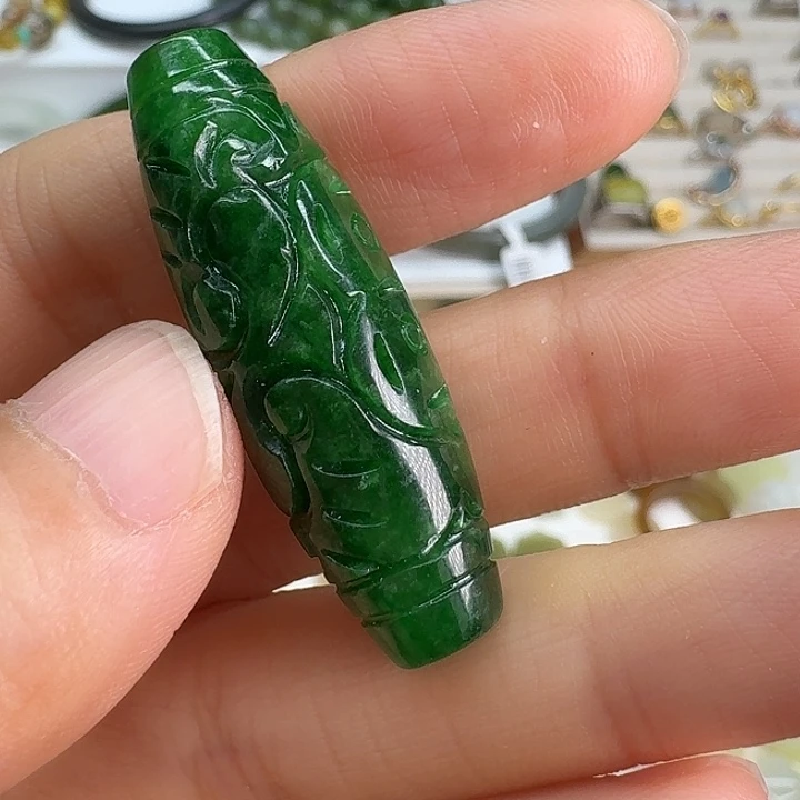 翡翠未镶嵌颈饰桶珠