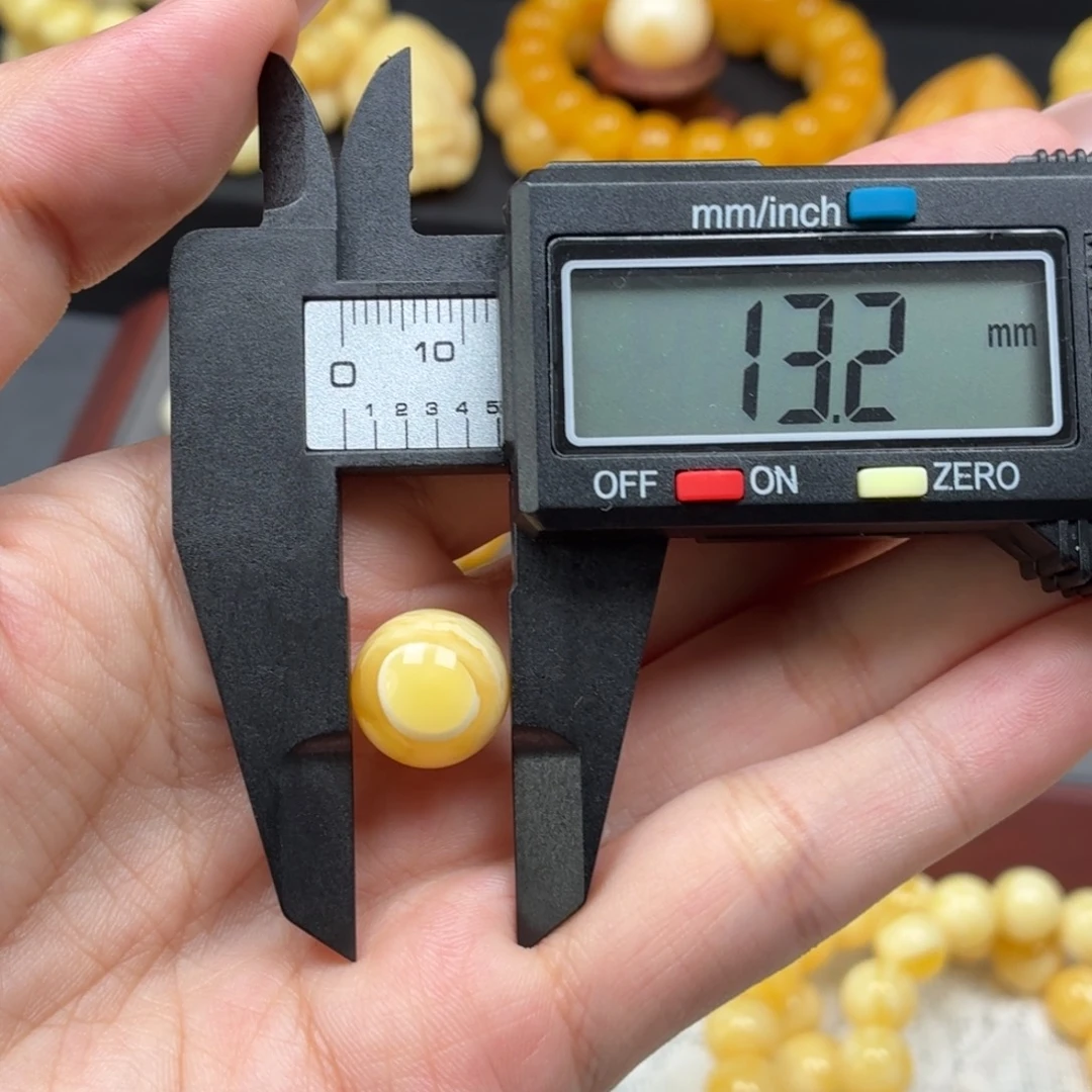 琥珀未镶嵌颈饰焦皮橘底浓蜡小眼睛 1.2g