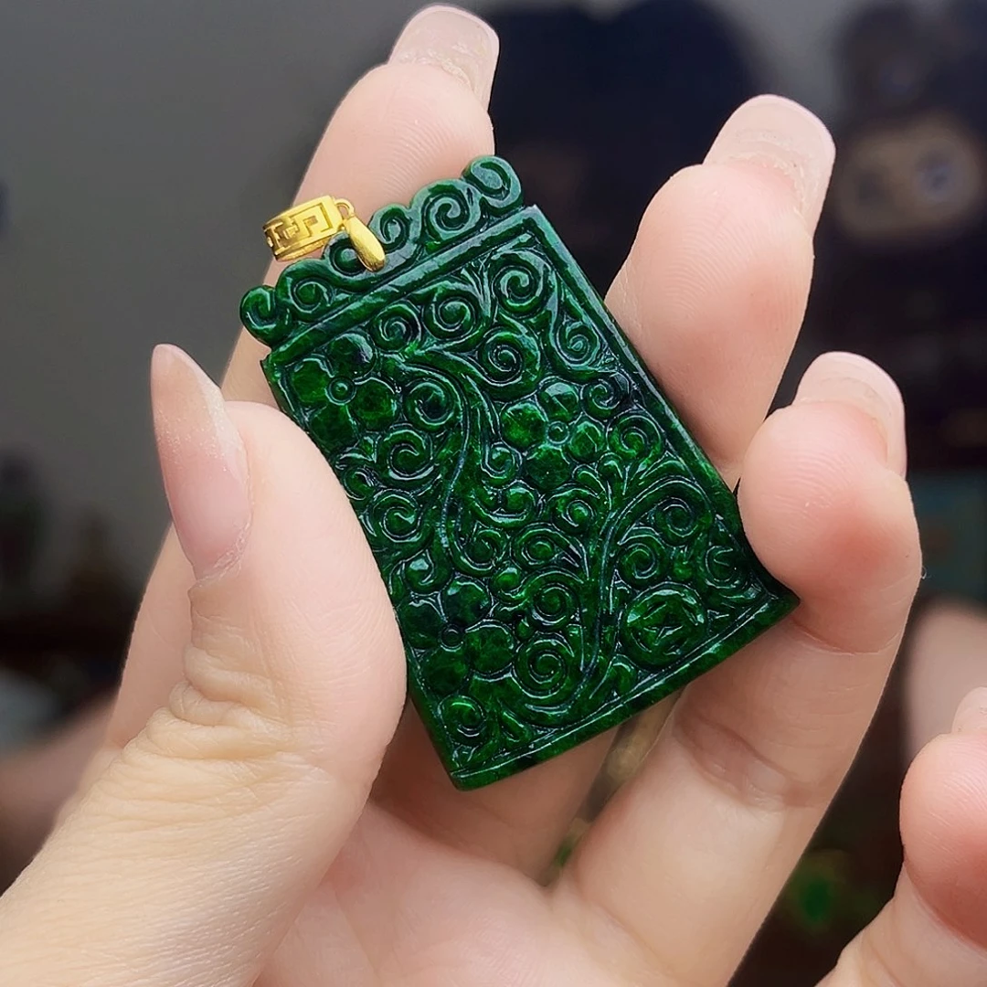 翡翠18K金镶嵌颈饰多样性