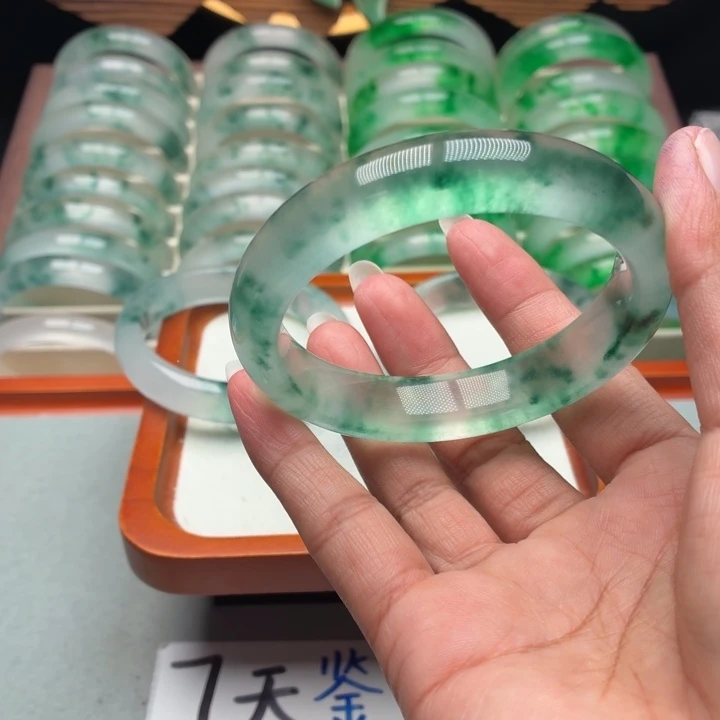 破****石英质玉未镶嵌手镯