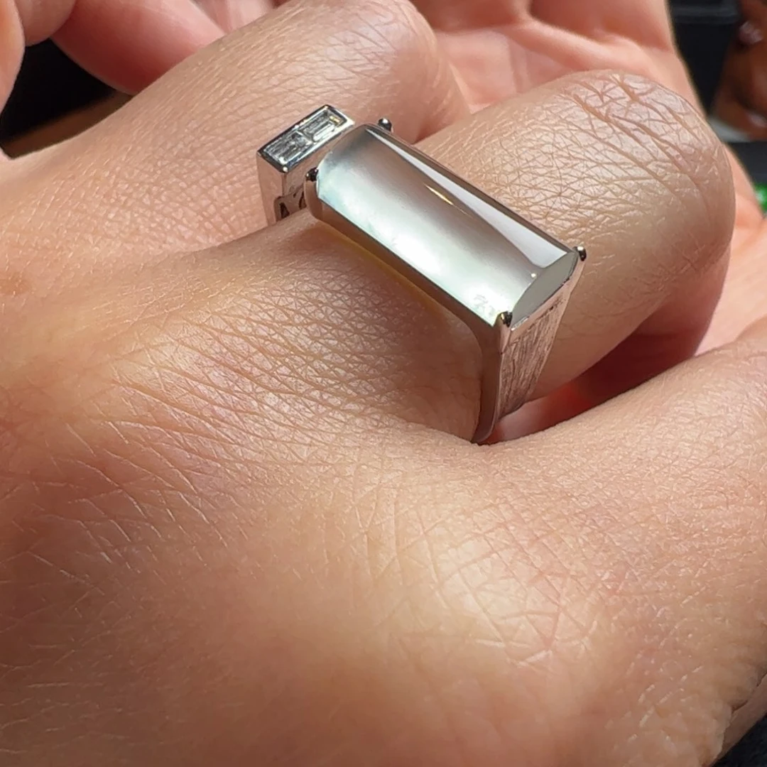 18K金镶嵌戒指翡翠缅料天然翡翠A货