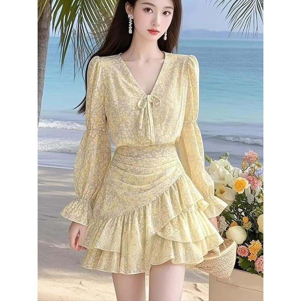 v领荷叶边碎花长袖雪纺连衣裙收腰短裙2025女春夏新款海边度假风