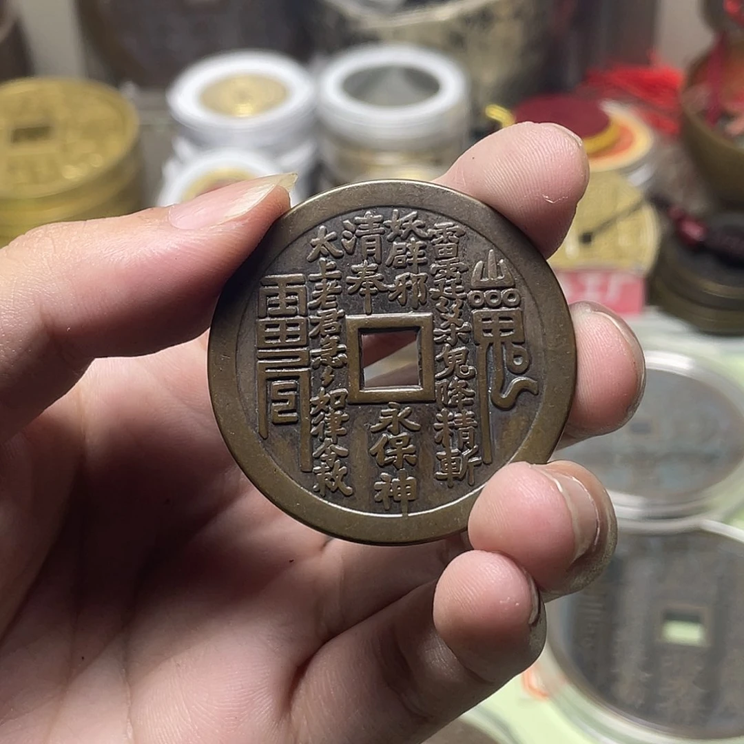 铜李****拿一物一拍，现场下单