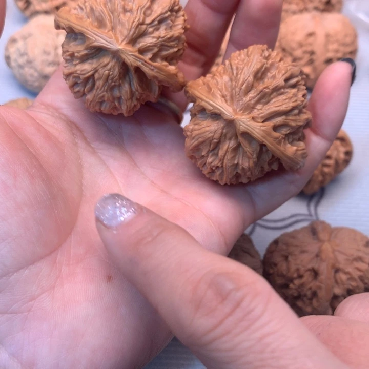 把件文玩核桃球形白狮子43