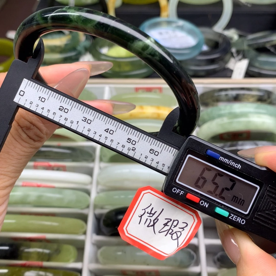 打***吖蛇纹石玉未镶嵌手镯2125