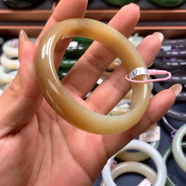 【闪购商品】未镶嵌手镯和田玉