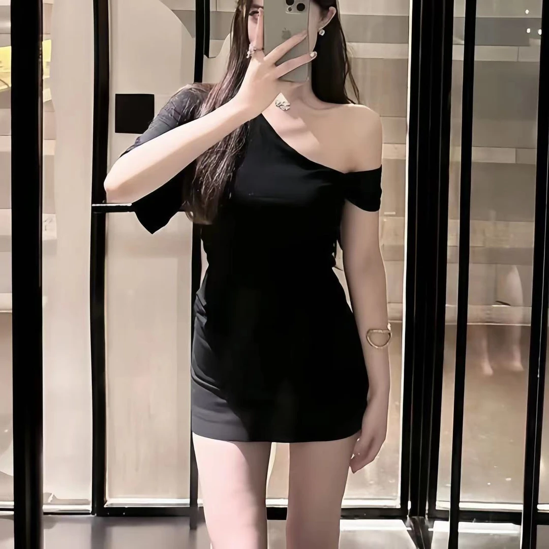 【TONG】松弛感纯欲斜肩T恤2024夏季纯欲性感显瘦露肩上衣女（056款）