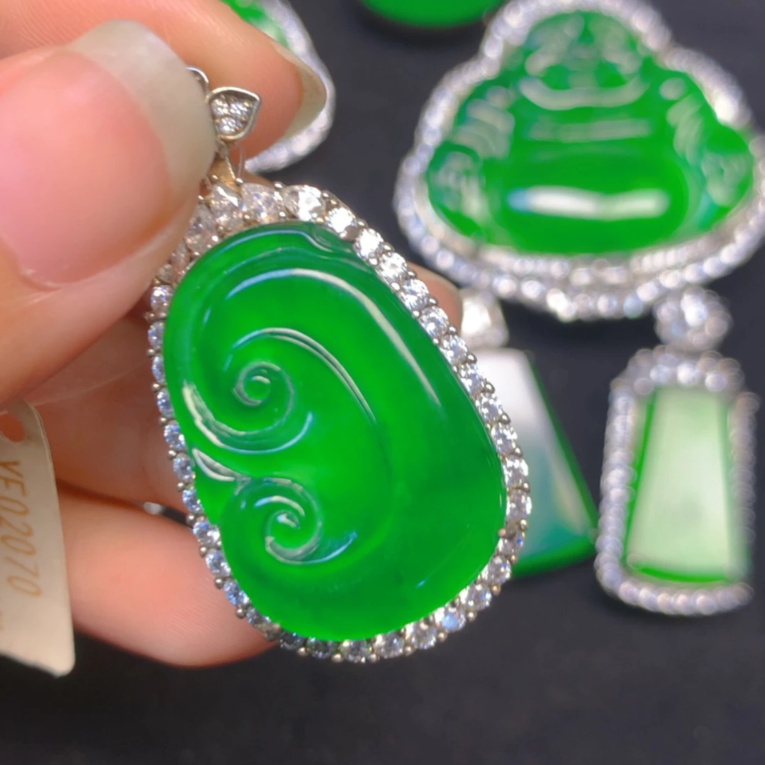 【闪购商品】颈饰银S925镶嵌翡翠