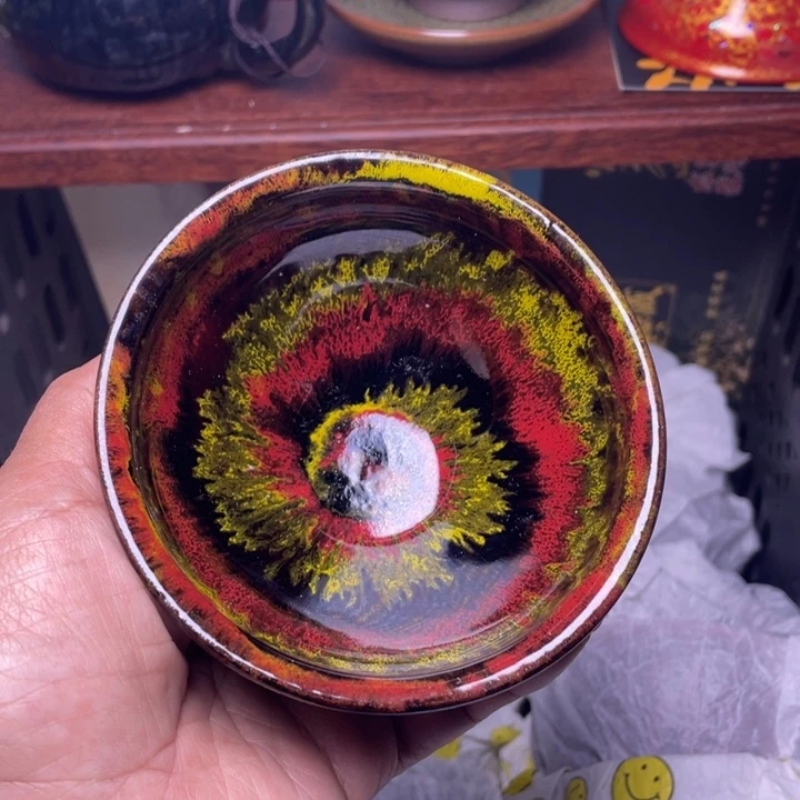 茶盏我在等一位老大爷