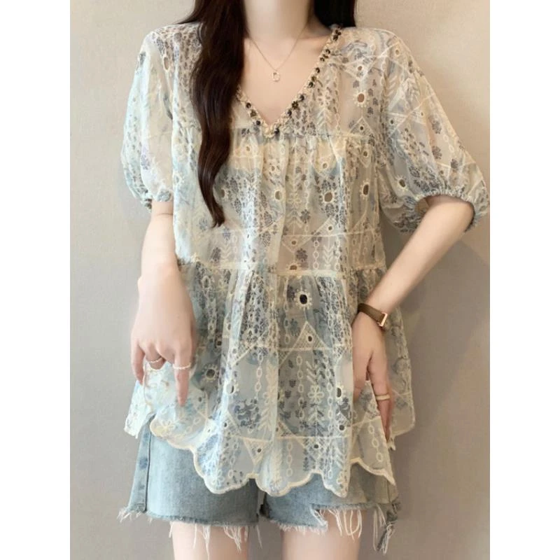 法式镂空V领雪纺短袖衬衫女2025夏季大码胖mm娃娃衫独特漂亮上衣