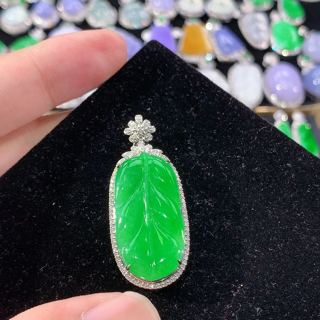 翡翠18K金镶嵌颈饰