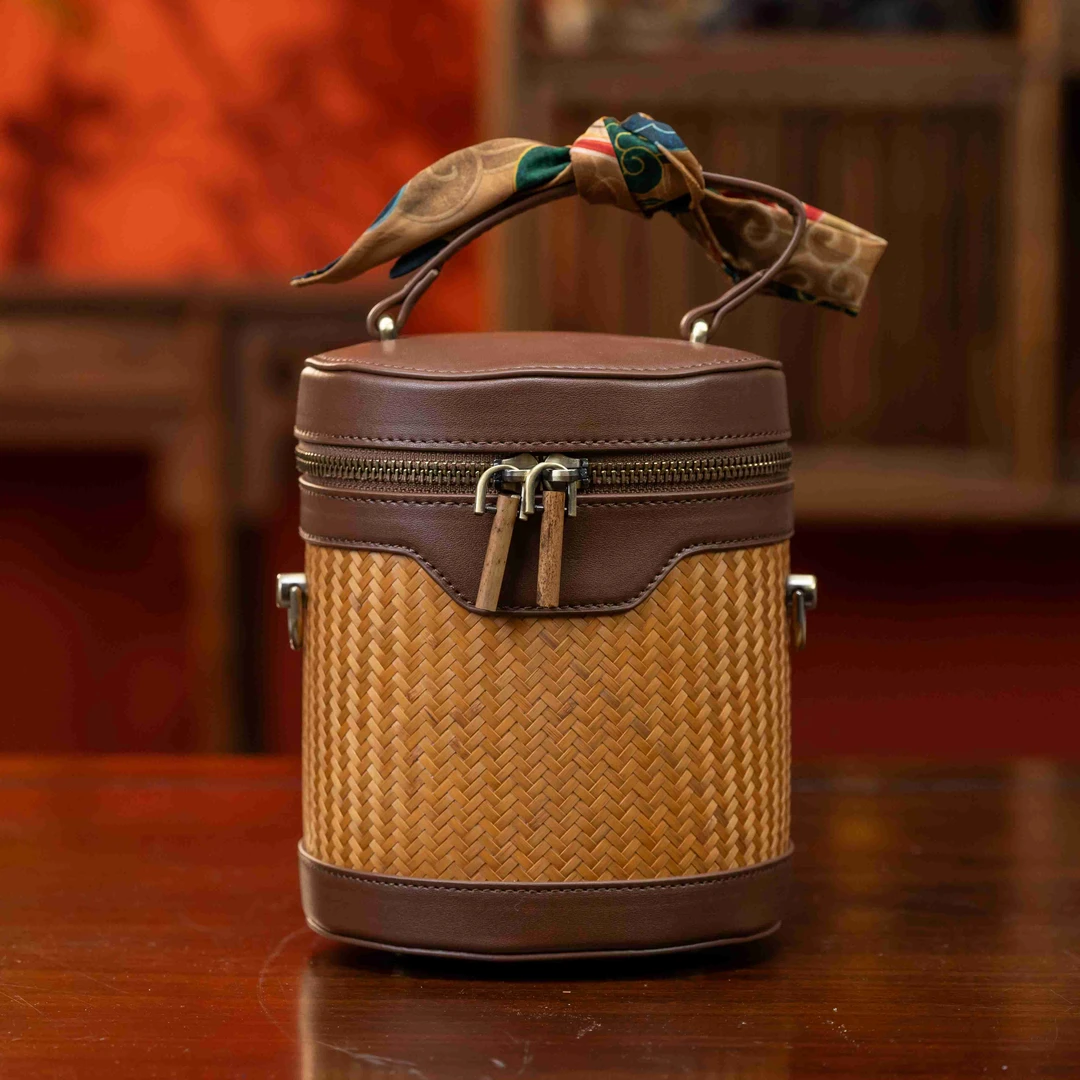 ZT 竹编竖桶皮包