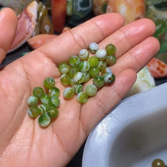 石英质玉未镶嵌珠宝半成品红*