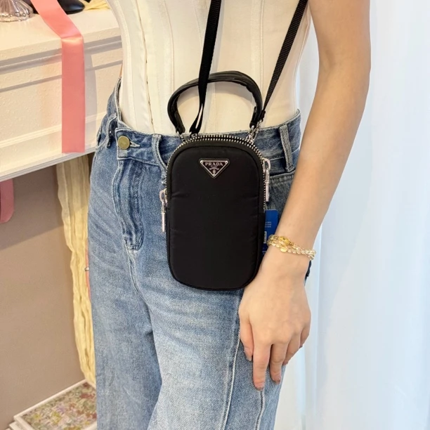 95新 Prada/普拉达 prada黑银迷你手机手提斜挎包