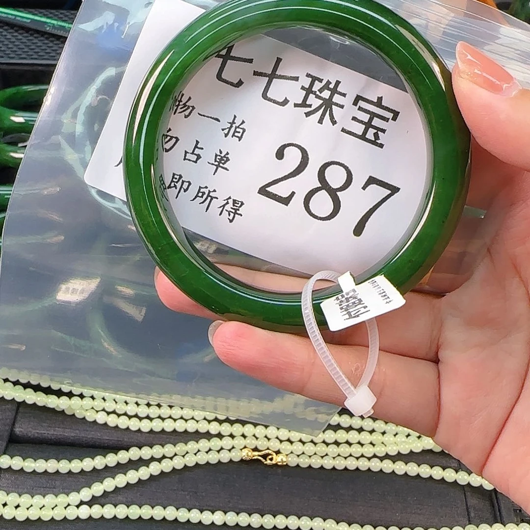 颈饰未镶嵌和田玉手镯61 287