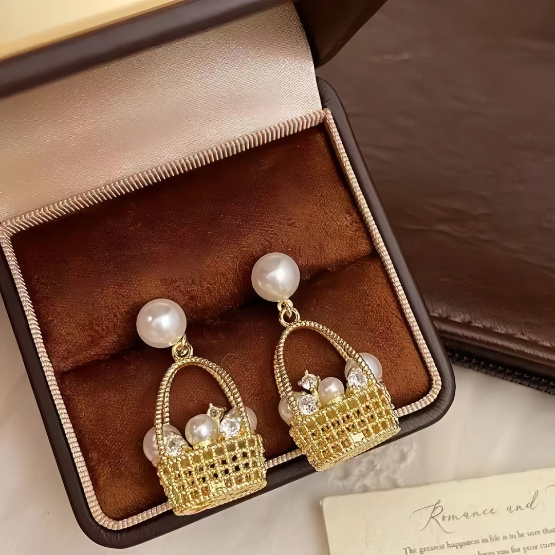 铜合金仿珍珠耳饰 设计师款小花篮耳环高级感轻奢气质法式精致